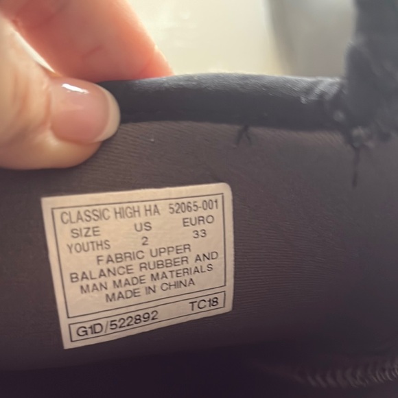 Black Waterproof snowboots - Picture 3 of 5